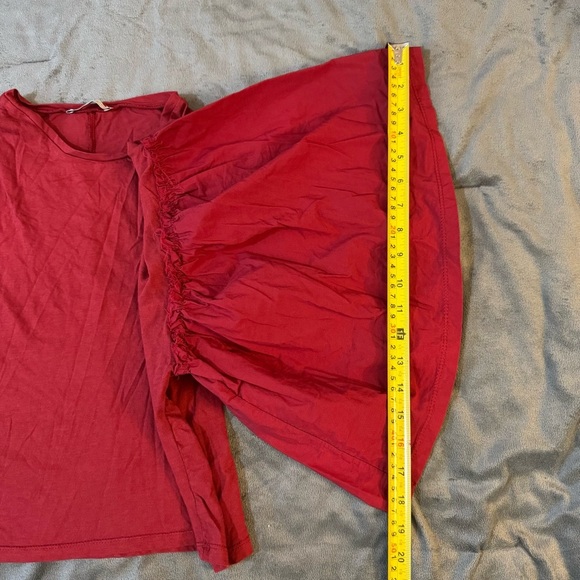 Zara Red Ruffled Puff Sleeve Crop Top

#1116 - Picture 4 of 7